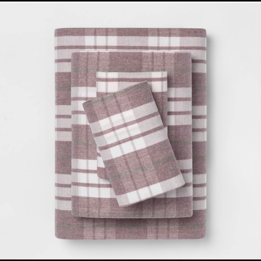 Twin XL comforter and sheets